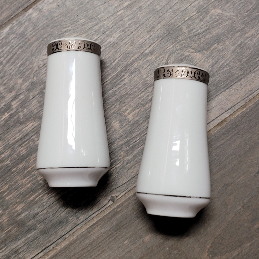 Royal Gallery salt and pepper shakers